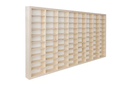 Dřevěná polička – organizér na autíčka – 80 přihrádek