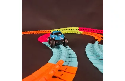 Flexibilní autodráha 4,8 metru + auto