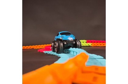 Flexibilní autodráha 4,8 metru + auto