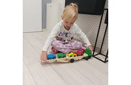 Dřevěný kamion na převoz aut s autíčky
