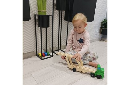 Dřevěný kamion na převoz aut s autíčky