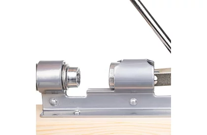 Masivní ocelový louskáček na ořechy