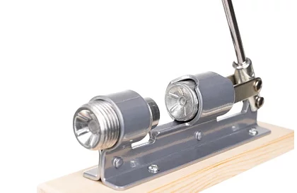 Masivní ocelový louskáček na ořechy