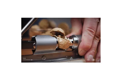 Masivní ocelový louskáček na ořechy