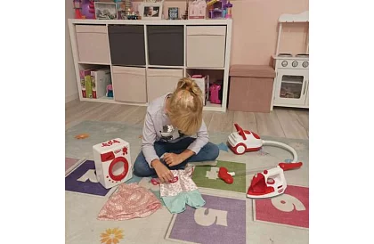 Sada domácích spotřebičů – žehlička, pračka, vysavač