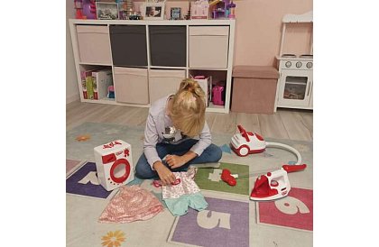 Sada domácích spotřebičů – žehlička, pračka, vysavač