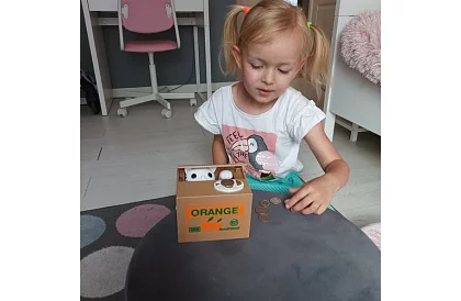 Automatická pokladnička - kotě zlodějka mincí