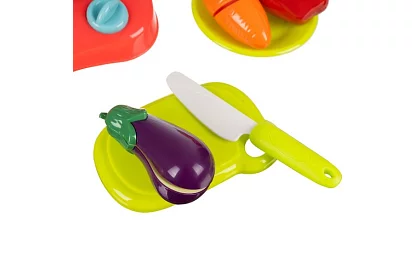 Sada zeleniny a ovoce k řezání s příslušenstvím