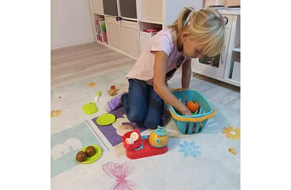 Sada zeleniny a ovoce k řezání s příslušenstvím