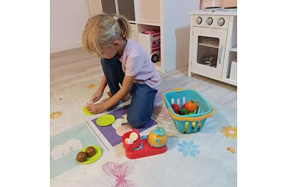 Sada zeleniny a ovoce k řezání s příslušenstvím