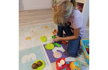 Sada zeleniny a ovoce k řezání s příslušenstvím