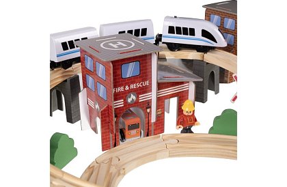 Dřevěná železnice - vláčkodráha na baterie 4,8 metrů