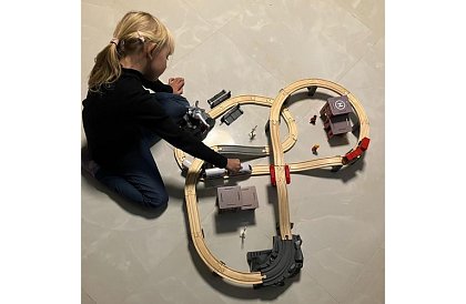 Dřevěná železnice - vláčkodráha na baterie 4,8 metrů