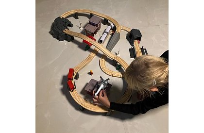 Dřevěná železnice - vláčkodráha na baterie 4,8 metrů