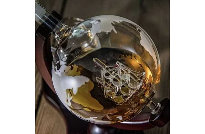 Velká sada – karafa globe s whisky skleničkami