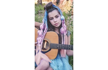 Syntetické ombre copánky na vlasy třpytivé – fialovomodré