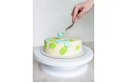 Otočný talíř na zdobení dortu + 3 stěrky