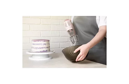 Otočný talíř na zdobení dortu + 3 stěrky