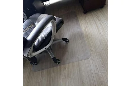 Ochranná podložka pod židli 100 × 140 cm – mléčná