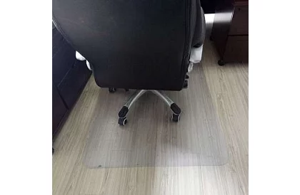 Ochranná podložka pod židli 100 × 140 cm – mléčná