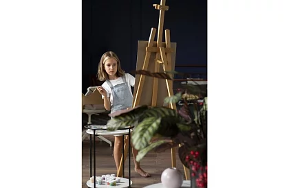Dřevěný malířský stojan