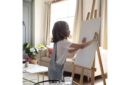 Dřevěný malířský stojan