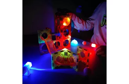 Vzdělávací magnetická 3D stavebnice - 77 kusů