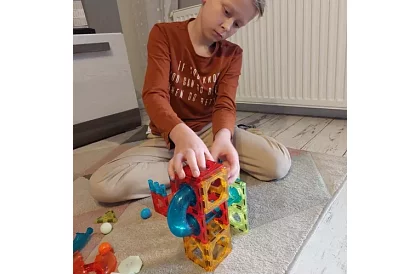 Vzdělávací magnetická 3D stavebnice - 77 kusů