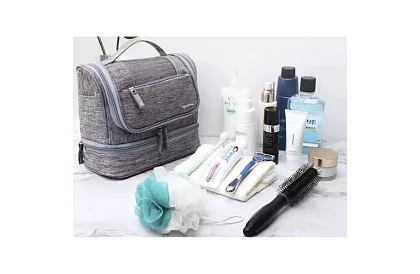 Cestovní kosmetická taška s poutkem pro zavěšení