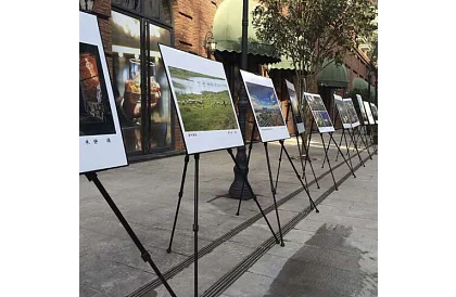 Malířský kovový stojan