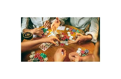 Kompletní pokerová sada - 300 žetonů v kufříku