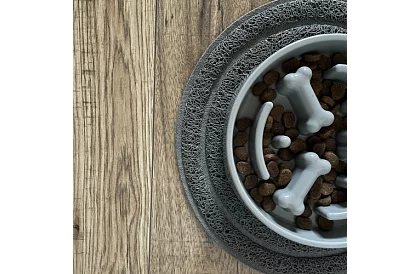 Dvojitá podložka pod misky