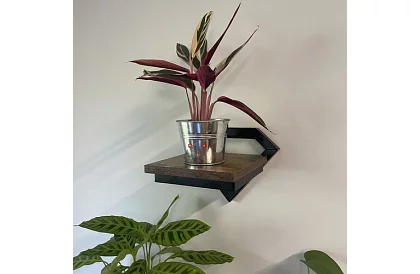 Nástěnná industriální polička