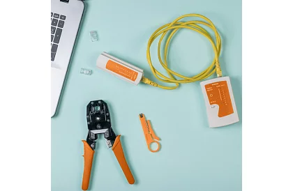 Kabelový tester a krimpovací sada – vše pro instalaci vaší ethernet sítě